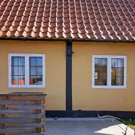 Two-bedroom Holiday In 1 *